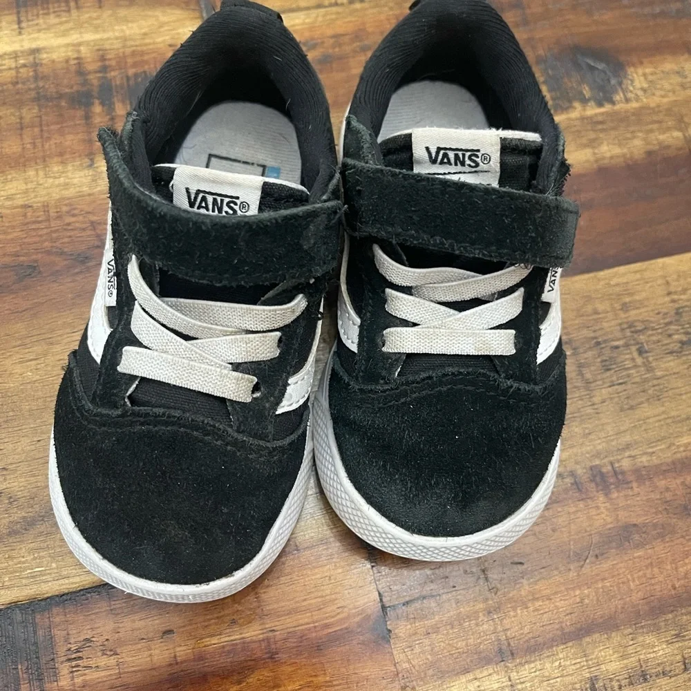Vans Kids Ultrarange 66 V Black White Sneakers - Picture 2 of 12